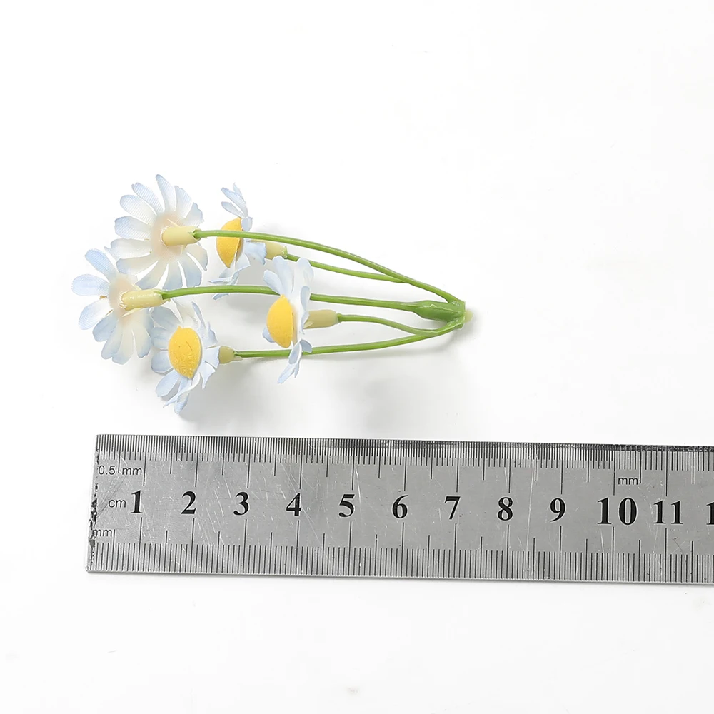Daisy Artificial Silk Flowers - Elegant Home and Event Decor Blooms