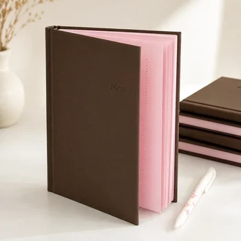 Diario minimalista con copertina rigida marrone, quaderno estetico con pagine interne a righe rosa tenue, elegante agenda per appunti, journaling e P