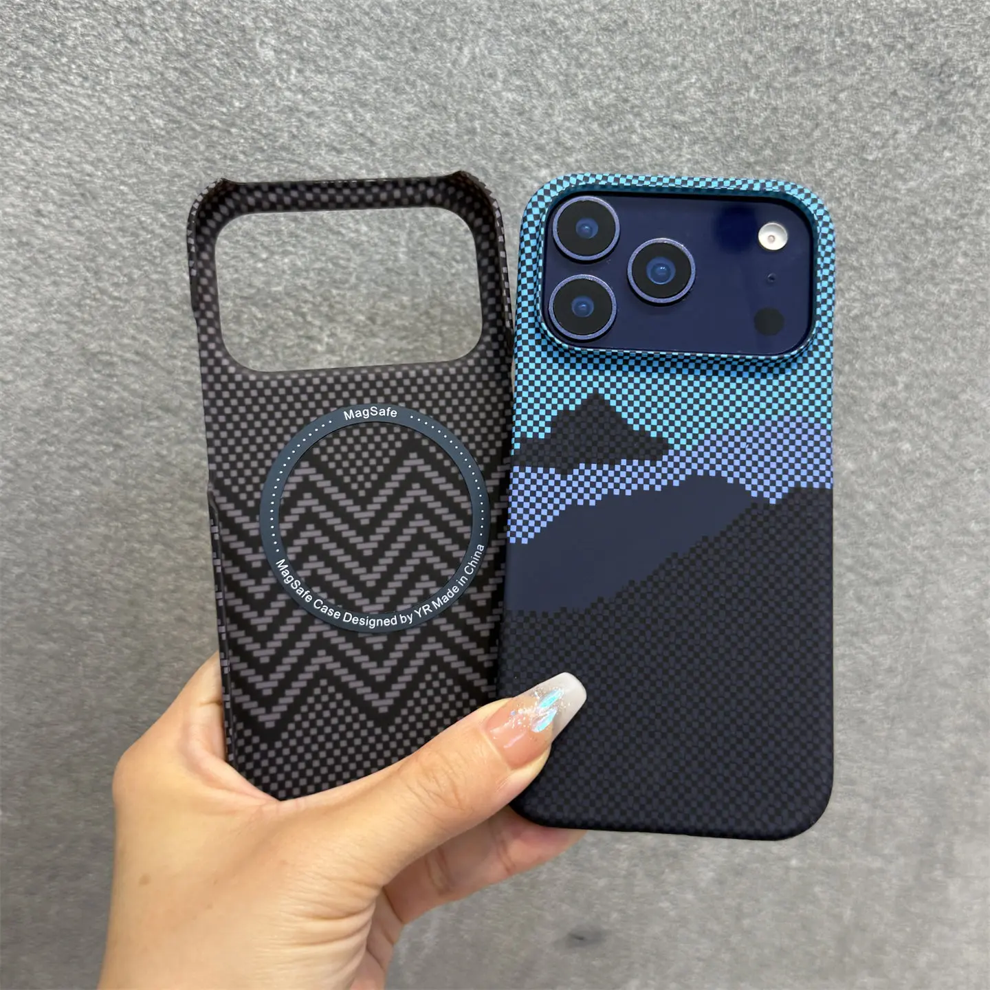 รูปสินค้า เคส iPhone ไร้ขอบลายคาร์บอนไฟเบอร์ พร้อมชาร์จ Magsafe