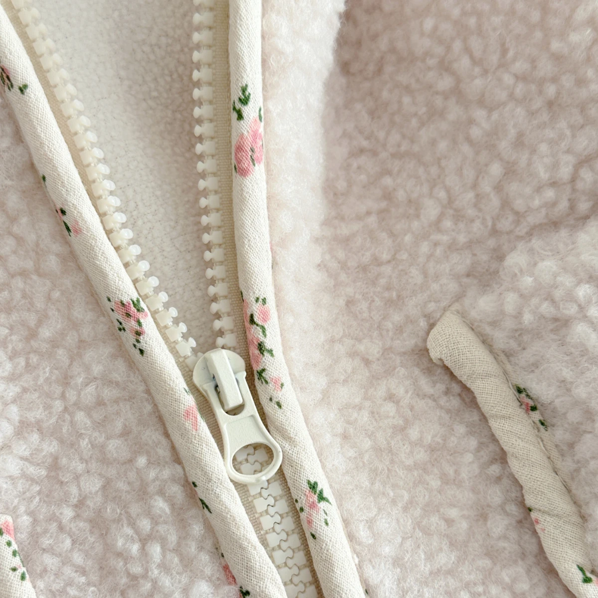 Modische Winterjacke für Babymädchen, Dicke Plüsch-Kapuzenjacke für Kleinkinder, Warme Blumenmuster-Mantel für Babys, Oberbekleidung 0-3 Jahre – Detail 5