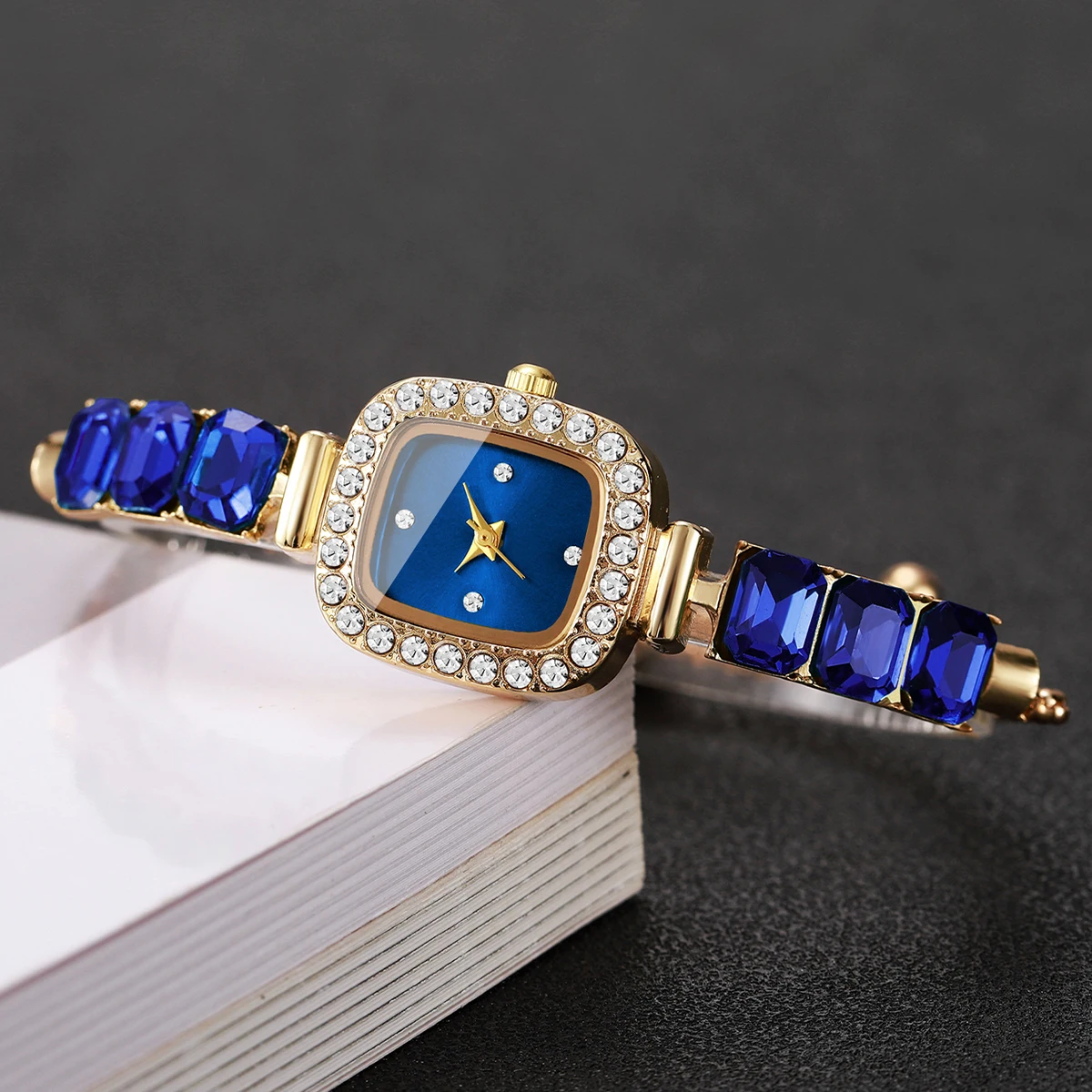 1pc Women's Gift Watch Compact Sweet Simple Style Bracelet Watch (Box Not included)