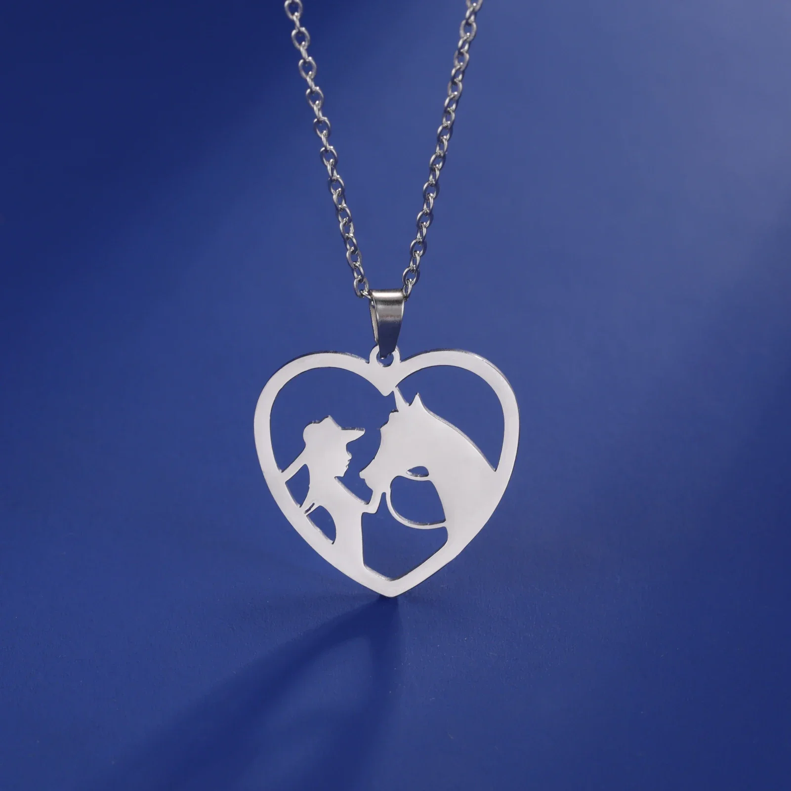 Skyirm Halskette mit Prinzessinnen-Reitpferd, Herzkette, Geschenk für Frauen und Männer, goldfarben, Edelstahl-Anhänger, Modeschmuck_voghion.com