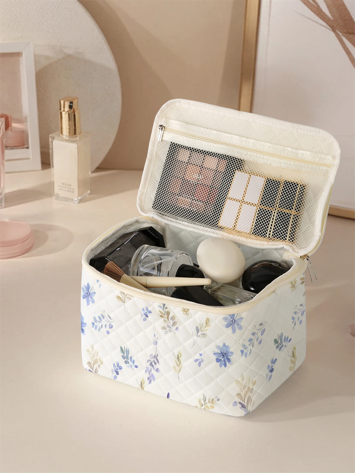1pc， Portable travel cosmetics with floral patterns, large capacity travel storage bag, cute and stylish makeup bag