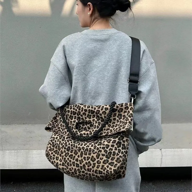 Retro Leopard Print Tote Bag Women Large Capacity Canvas Shoulder Bags Ladies Hot Girl Fashion Trendy Commute Crossbody Bag 2025