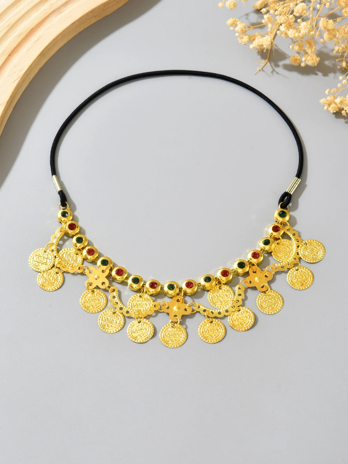 عقد عملات تراثي بحبل أسود – لمسة شرقية فاخرة
