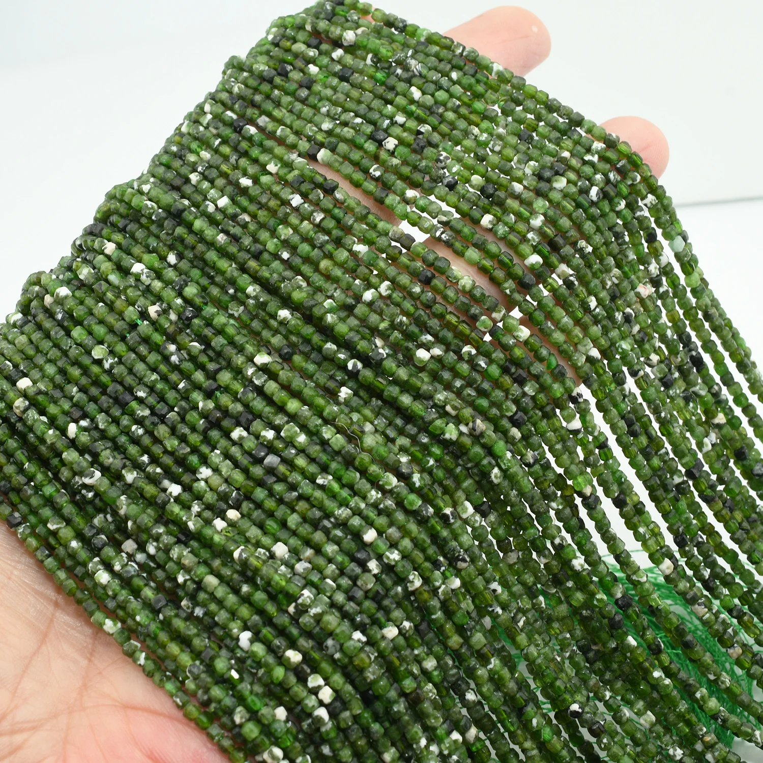 석영 가장자리 면처리된 큐브 2.2mm/3.2mm를 가진 자연적인 Diopside