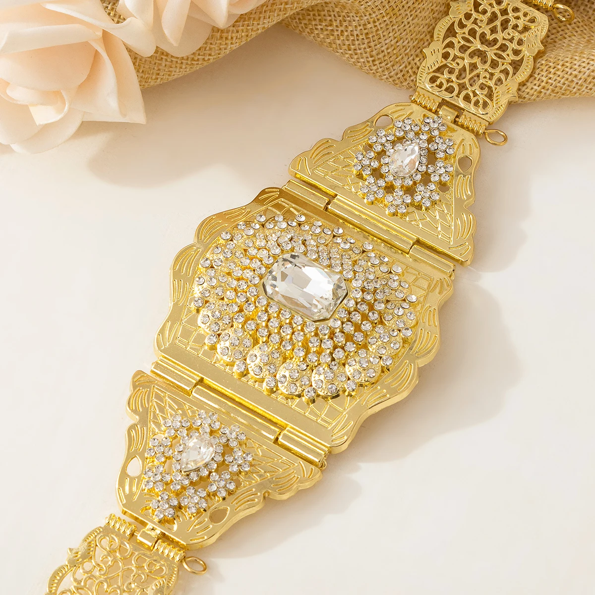 Wedding Dress Jewelry Gold Cutout Pattern Carved Inlaid Rhinestone Katan Bridal Belt Jewelry