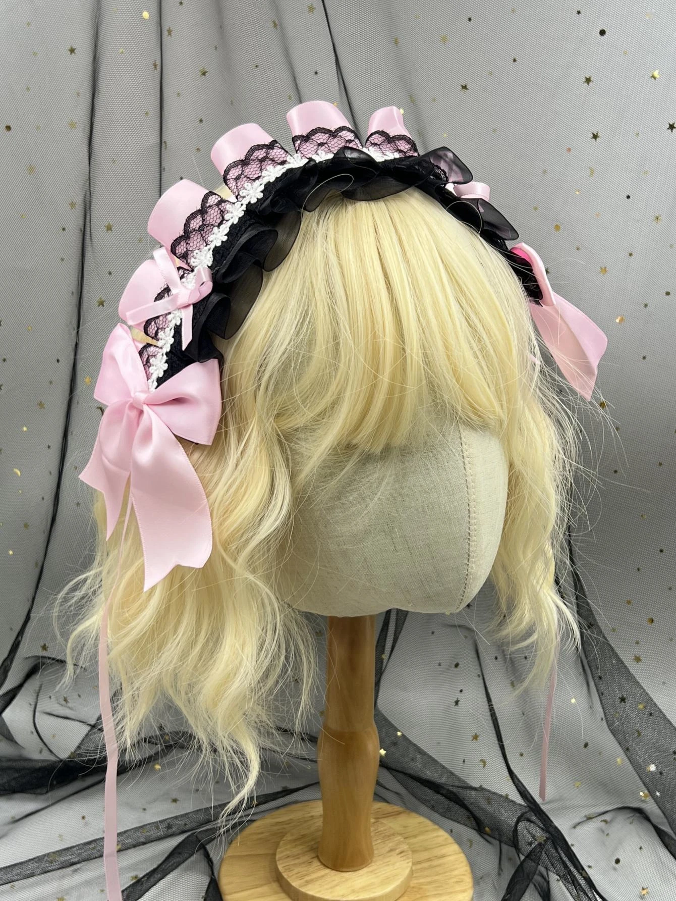 Gothic Lolita Süßes Stirnband in Kontrastfarbe mit Rüschen, Spitze, Schleife und Haarspangen, Anime Maid Kopfschmuck – Detail 14