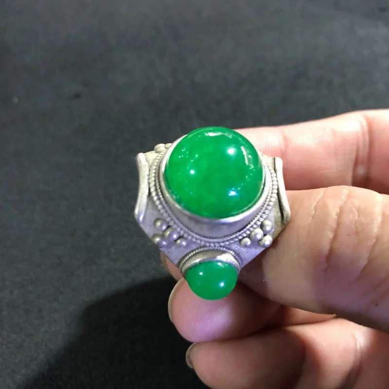 

Wholesale Vintage Yang Green Jade Ring Tibetan Silver Inlaid Men's Retractable Green Ring One Piece Dropshipping