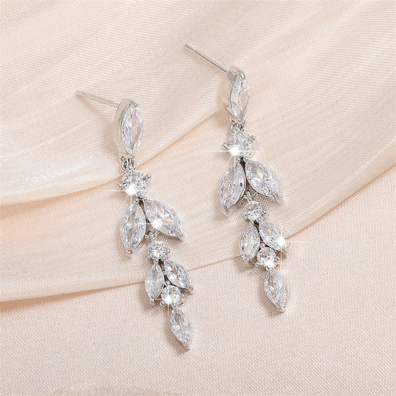 カメリア付 調整可能ストラップ BLACKシルバー ZAKOL 2023 New Shiny Marquise Leaf Zircon Bridal Earrings