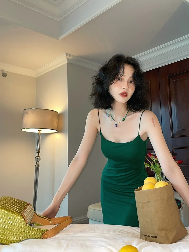 

Wine Noodle French Sexy Strap Dress Pure Desire for Slim Fit and Slim Waist, Spicy Girl Wrap Hip Skirt, Female Summer