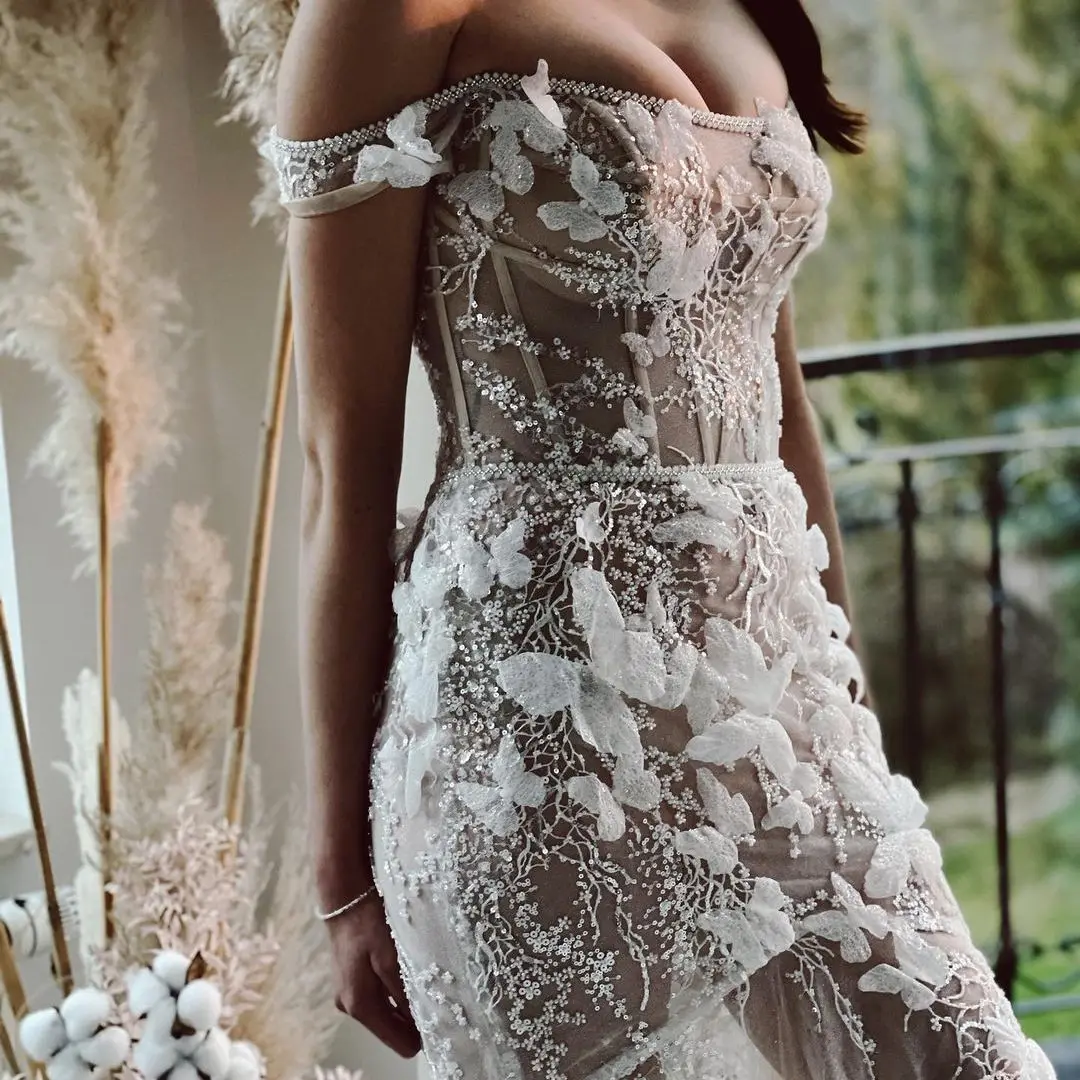 

FATAPAESE Off the Shoulder Wedding Dress Floral Corest Lace-Up Mermaid Dress Rhinestone Stones Glitter GownTulle Skirt Bride