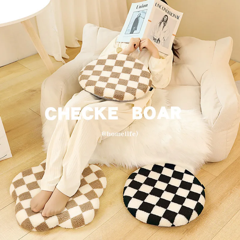

Скандинавский простой черно-белый шахматный узор из пены с эффектом памяти напольный коврик из искусственной овечьей шерсти плюшевый цветочный Декор стула для спальни
