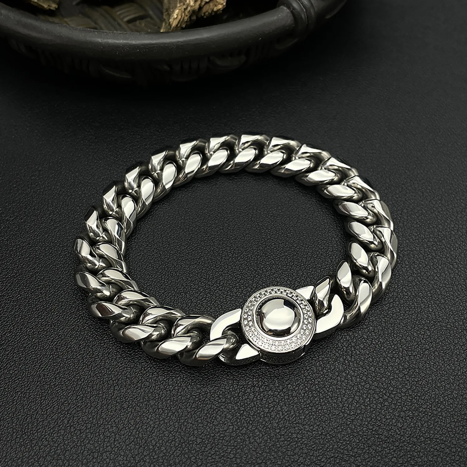 

European and American hip-hop personality trend, high-end sense simple and versatile Cuban chain, stainless steel men's bracelet