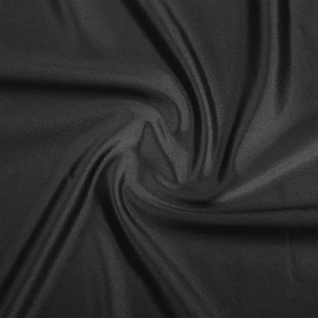 Uma Saia Brilhante e Sexy: A Essência do Glamour Noturno 6 Saia Mini Justa Brilhante e Sexy