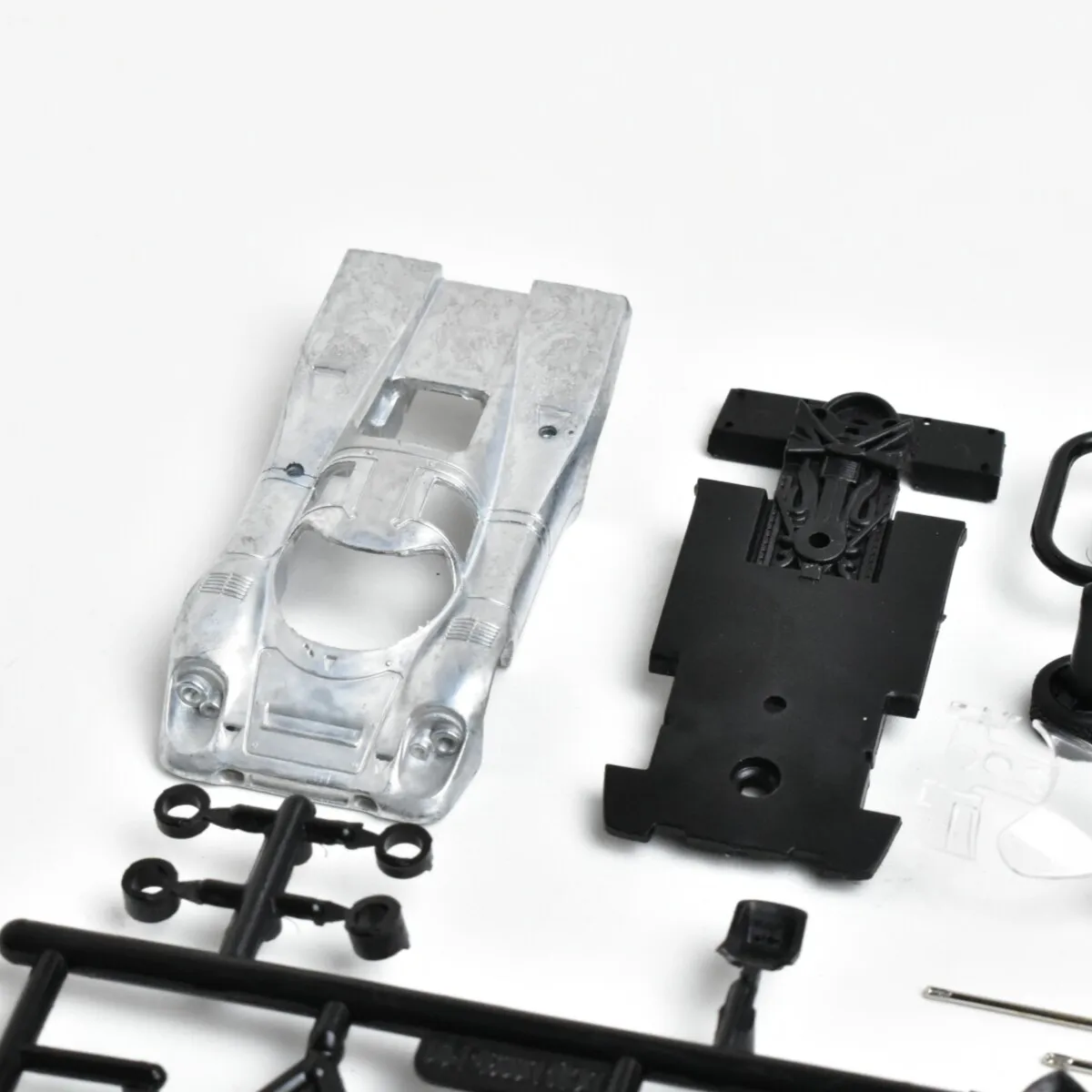 1:64 스케일의 917K 조립식 핸드메이드 다이캐스트 모형 자동차를 선물로 줄 수 있습니다.