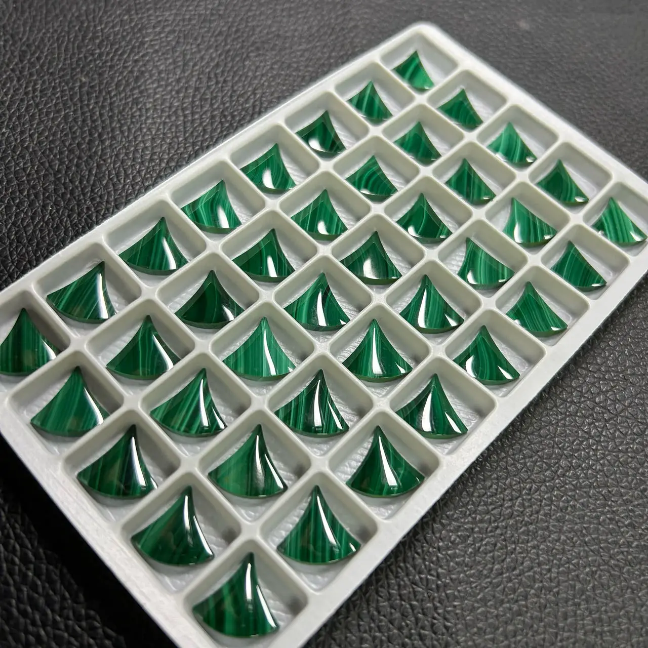100 Pieces 1 Bag 8.6x9mm Natural Green Malachite Cabochon Fan Shape Gemstones