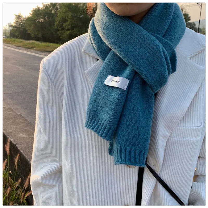 Men's Lightweight Knitted Wool Muffler Scarf Texture Detail View