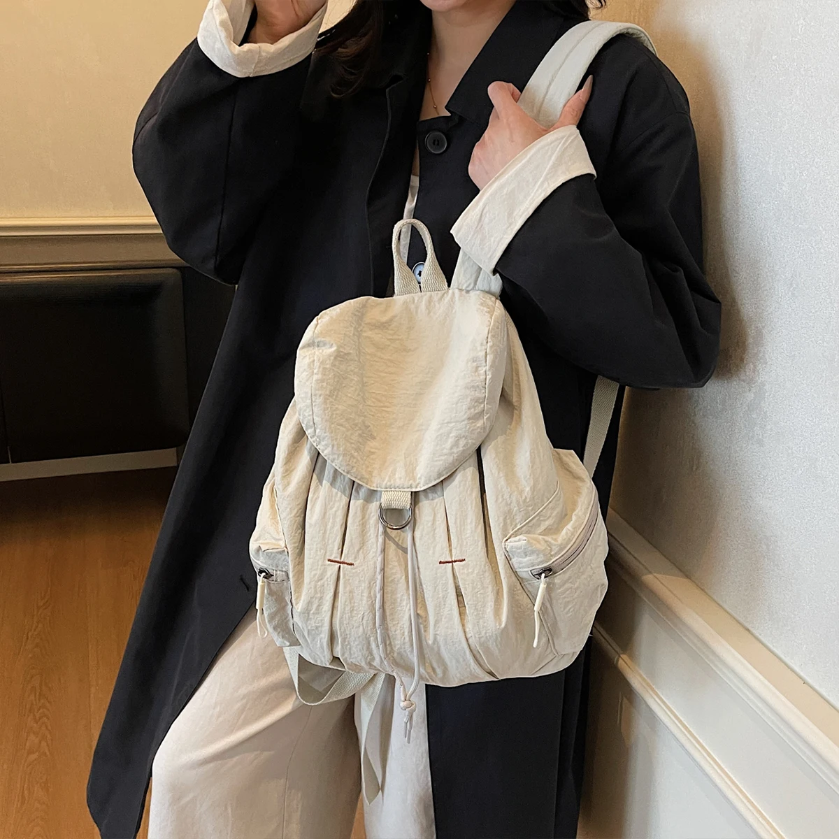 Lightweight Commuter Backpack for Women, Suitable for Outdoor Hiking, Large Capacity, Lightweight, Mommy Backpack for Walking with Kids, Hiking, Shopping, and Mountain Climbing