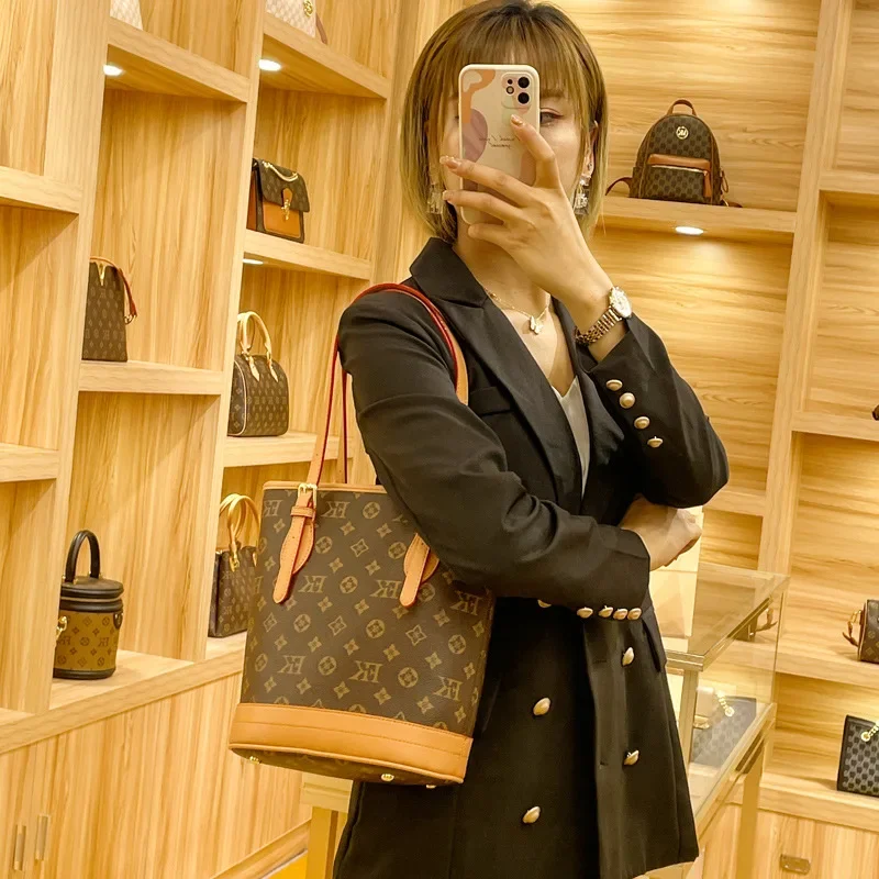 

2023 Handbag Women Luxury Designer Shoulder Bag Large Capacity Bucket Bag Monogram Canvas Versatile Waterproof Crossbody Bag