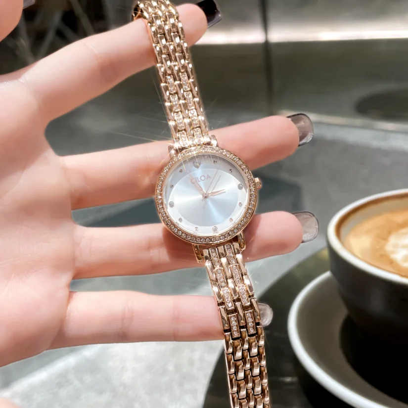 Reloj mecánico con cielo estrellado y diamantes incrustados para