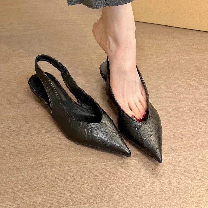 صنادل نسائية بأصابع مدببة وكعب إسفيني بنقشة جلد النمر 3