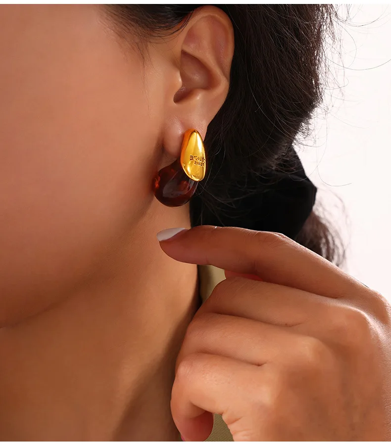 Edelstahl vergoldete tropfen förmige Ohrringe für Damenmode rotes Harz kleine Ohr stecker Mädchen trend ige Schmuck accessoires – Detail 4