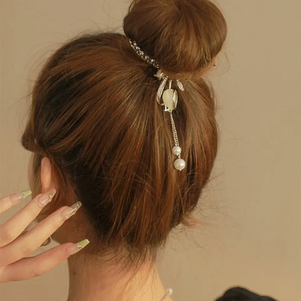 

Korean Style Rhinestone Tulip Hair Claw Retro Tassel Imitation Pearl Hair Crab Clip Women Ponytail Buckle