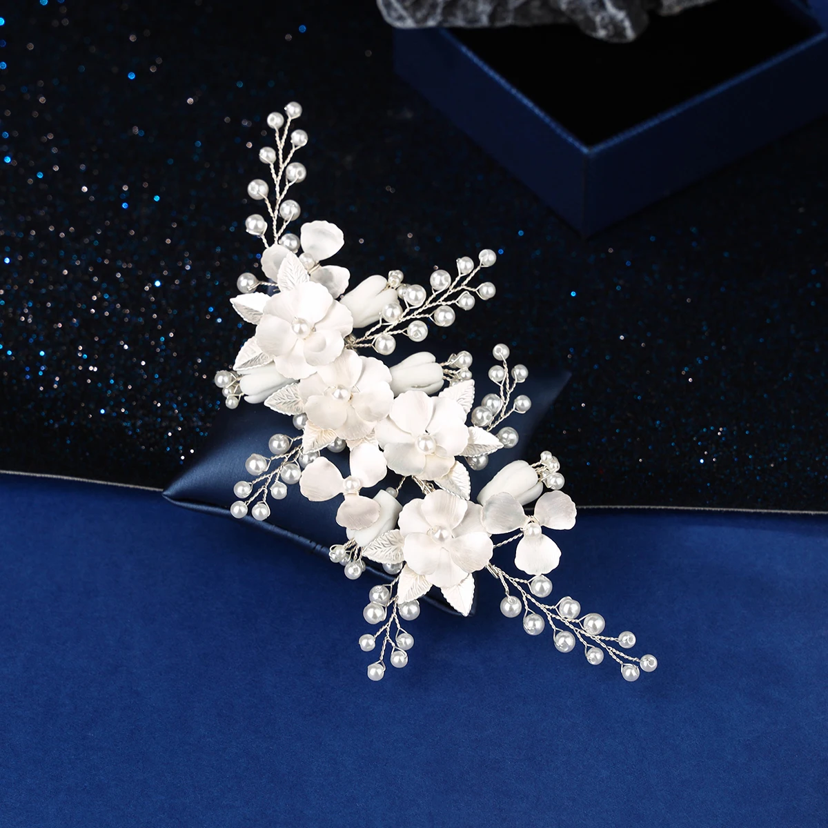 Wedding Hair Combs Handmade Pearl Flower Bridal Hair Clips for Women's Weddings