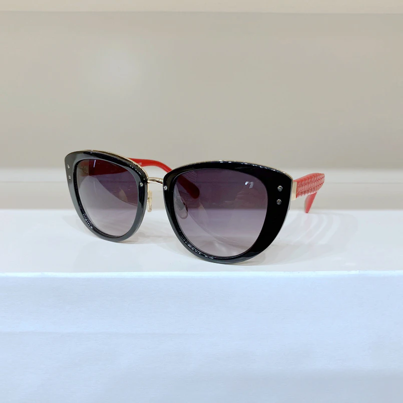 

Black Tortoiseshell Cat Eye Frame Gradient Lens Red Leg High Quality Women's Sunglasses 523 Fashion Men's Prescription Glasses