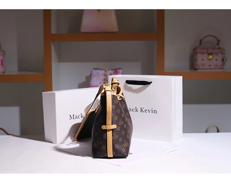 Vista lateral da bolsa tote