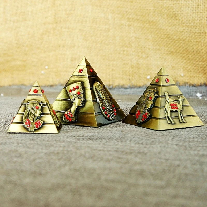 

New Egyptian pyramids Pyramid Miracle Plating Fine Tourism Commemorative Pyramid Metal Model 3 sets