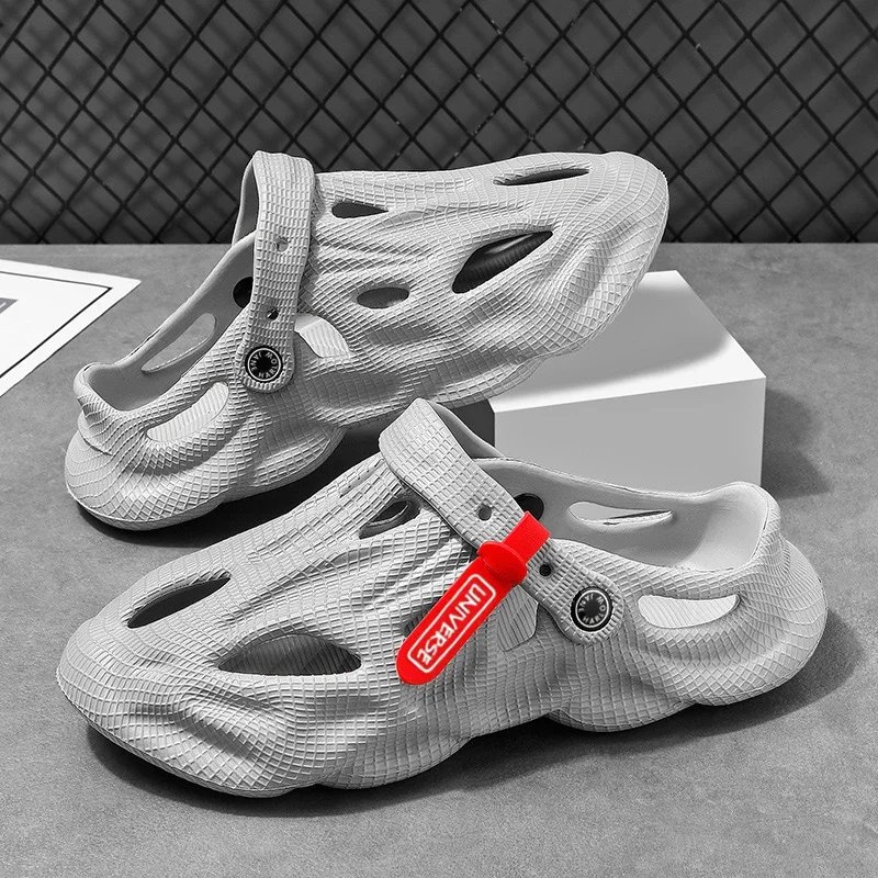 Summer Men's Clogs Sandals Lightweight Breathable Anti-slip Beach Slippers Men Outdoor Slippers Clogs