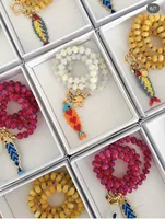 Collier de perles colorées élégant et accrocheur, accessoire de mode estival, style bohème, avec pendentif poisson tricoté à la main 1
