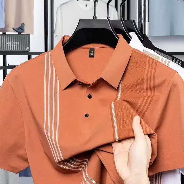 Polo de alta calidad para hombre, camisa de manga corta con solapa, diseño de Raya Vertical, ropa informal de negocios transpirable a la moda para verano