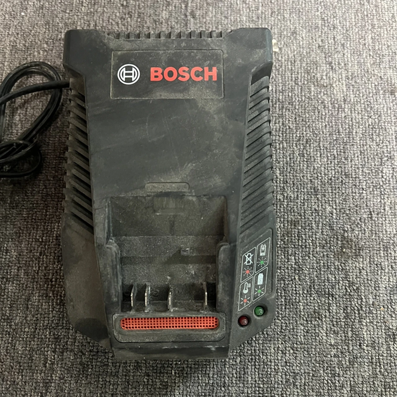 

Быстрое зарядное устройство для литий-ионных аккумуляторов BOSCH BC630 14,4-18 в, напряжение 110 В, б/у