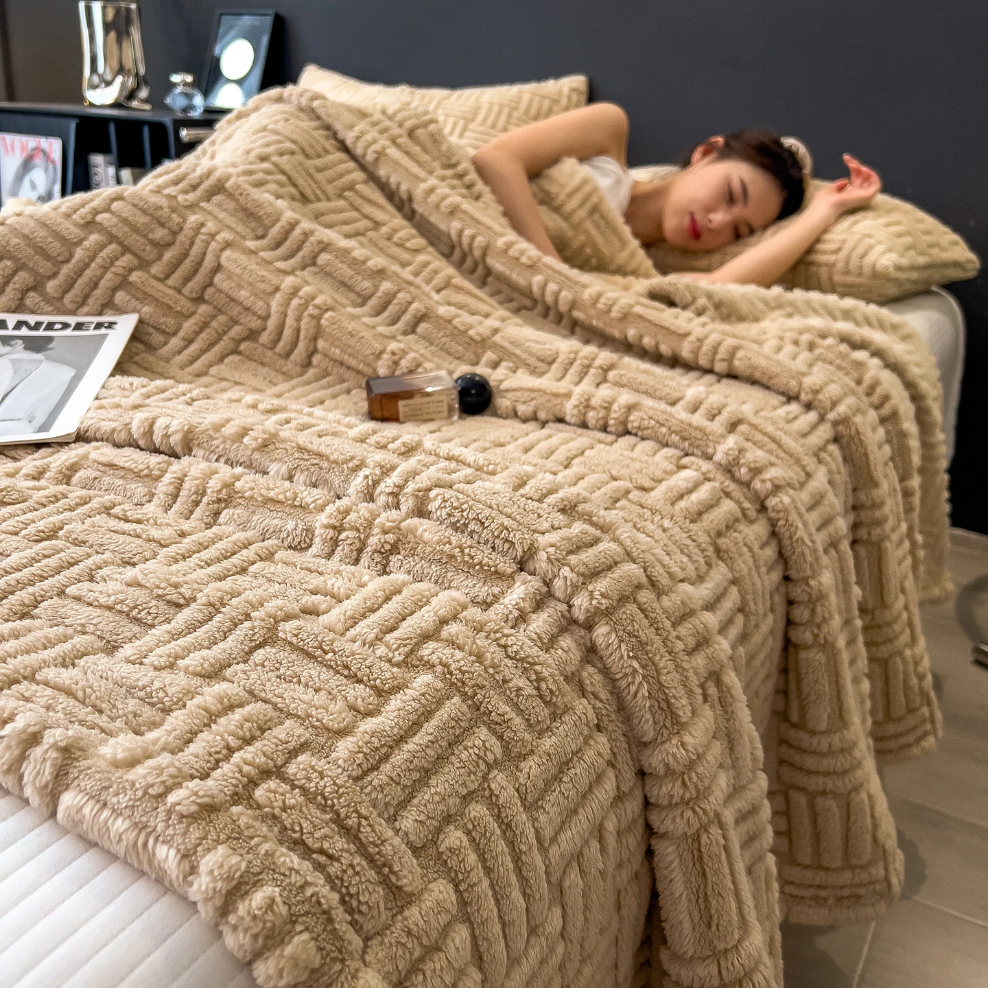 Jacquard Coral Fleece Throw 2