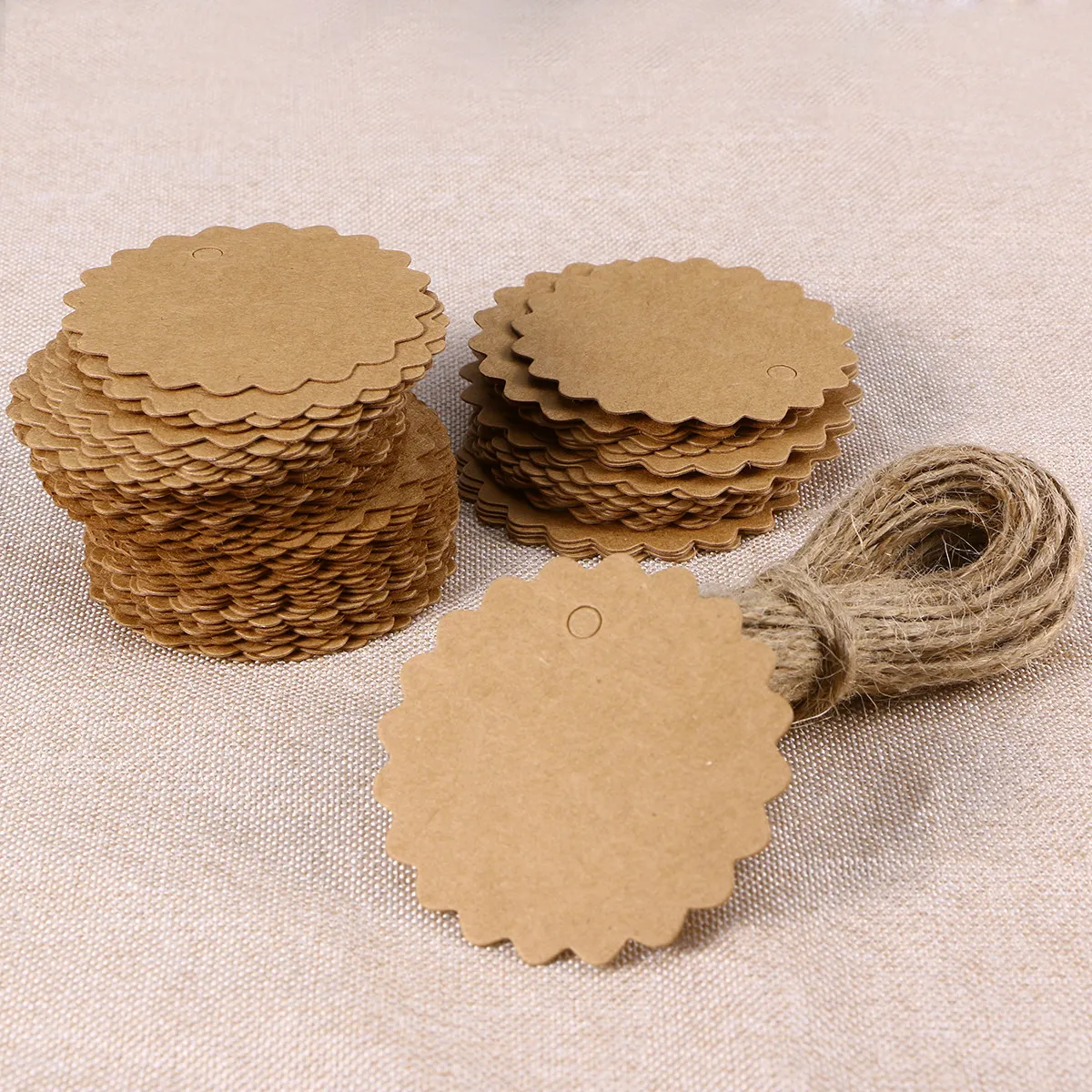 100Pcs 60Mm 라운드 스캘럽 크래프트 종이 태그 결혼식 호의를위한 갈색 빈 DIY 공예 카드 파티 선물 수하물 라벨 가격