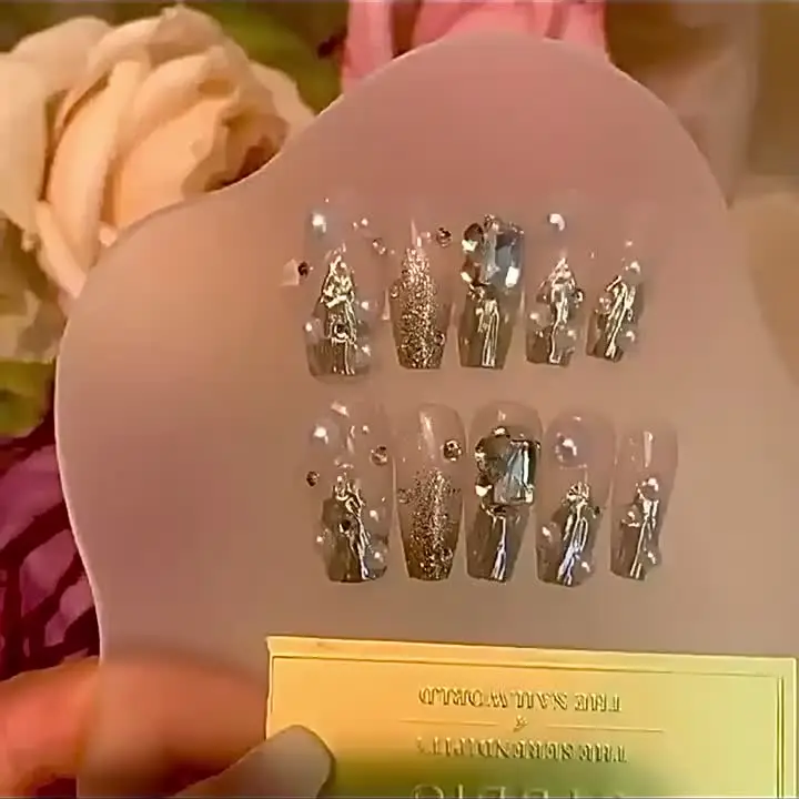 Зеркальные накладные ногти