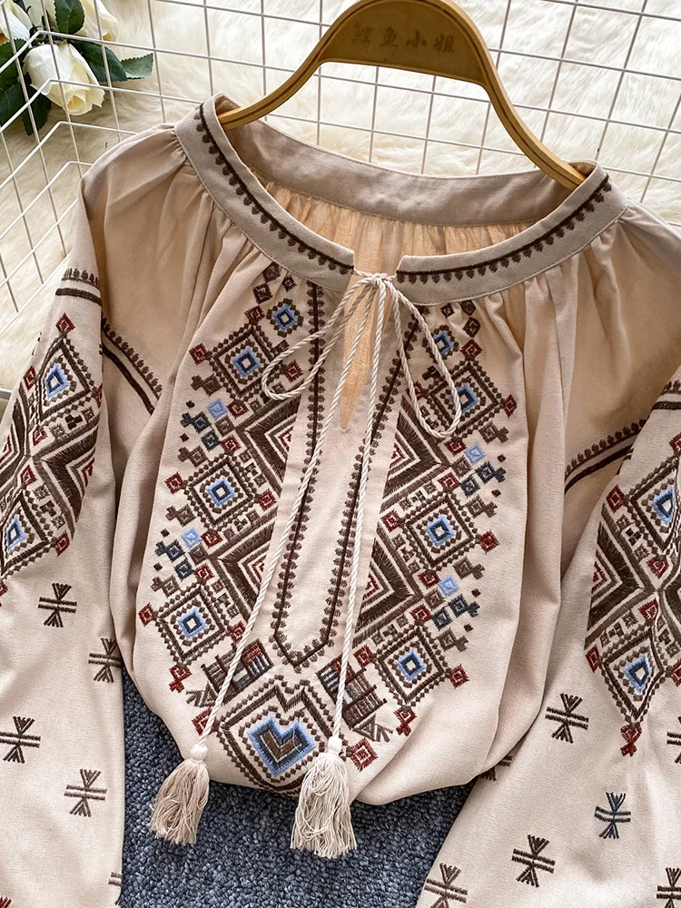 รูปสินค้า เสื้อวินเทจแขนกระบอก ปักลายสวย คอโอ โบว์น่ารัก
