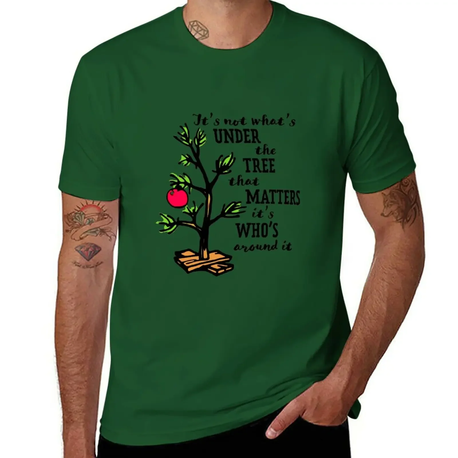 thumbnail image 1 of No es lo que hay debajo del árbol Camiseta navideña Charlie x mas Brown, Charlie x mas Brown No es lo que hay debajo del árbol Camiseta navideña Charlie x mas Brown, 1 of 5