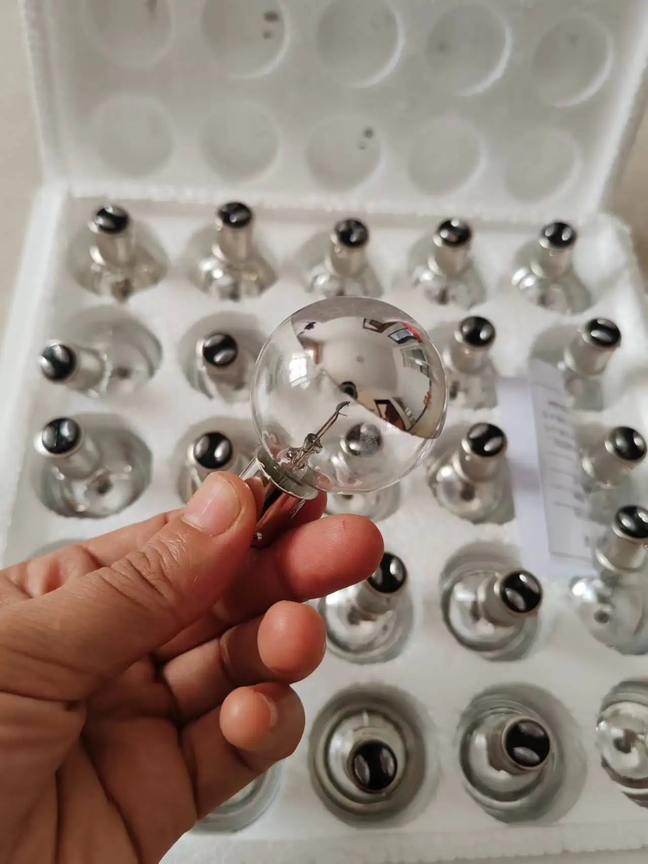 Medical Shadowless Lamp Bulb Insert Button, Surgical Light Bulb, BA15D, 15mm Base, 24V, 25W, BA15D, 25Pcs Lot
