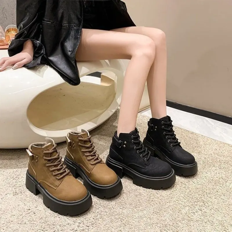 2024 Thick Soled High Rise Fashion Boots for Women Black Short Snow Boots British Style Ankle Shoes Winter Warm Leather Boots
