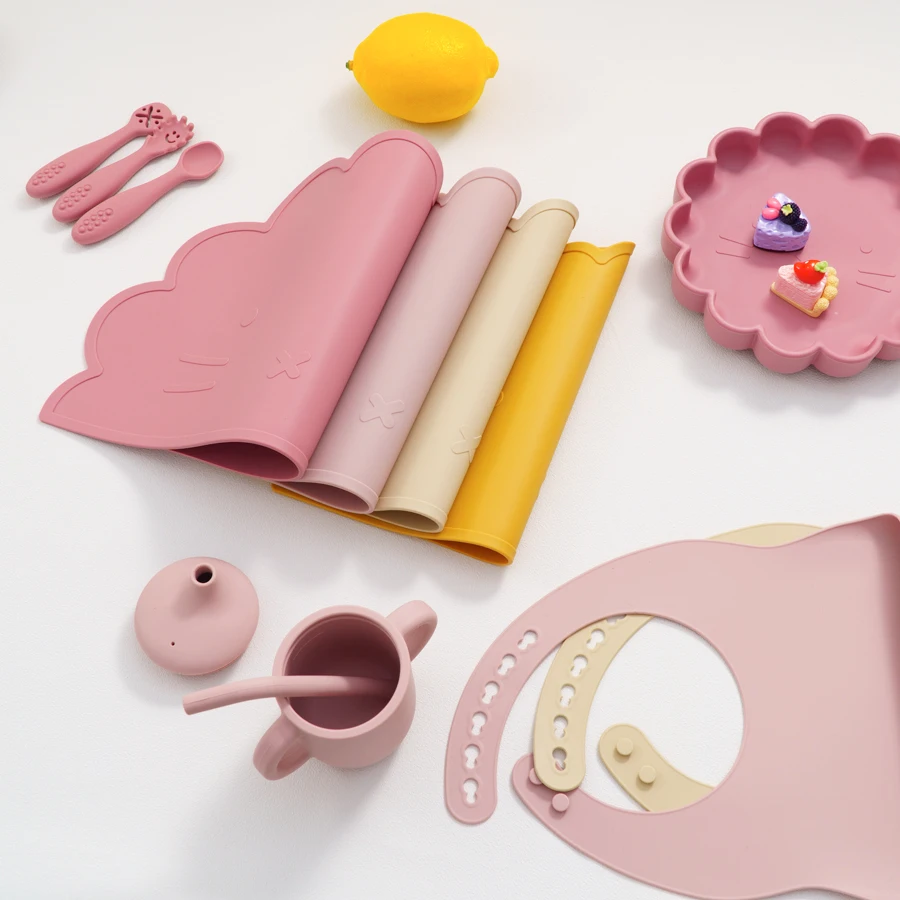 Color Kids Silicone Baby Feeding Set Cartoon Lion Shape Dishes Plate Sucker Spoon Fork Portable Bib Cup Placemat Baby Dinner Set 2
