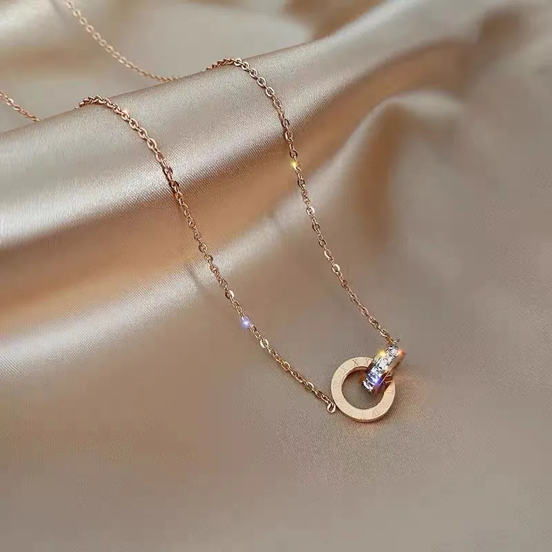 로즈 골드 목걸이 홈 데코레이션 수공예 자수 사진 카메라 백 로즈 골드 18K 골드 더블 링 체인 여성용 아울렛 목걸이 목걸이