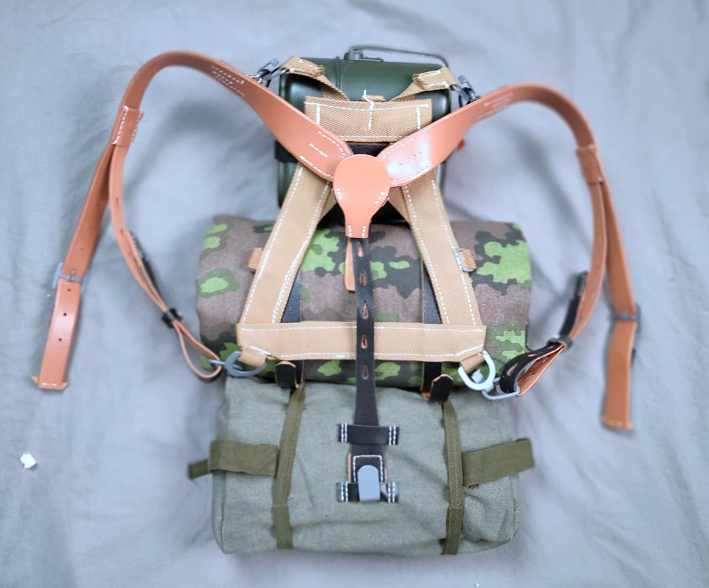 .SET WW2 WWII GERMAN Military Combat KNAPSACK EQUIPMENT ( OAKLEAF A CAMO camouflage REVERSIBLE TENT )