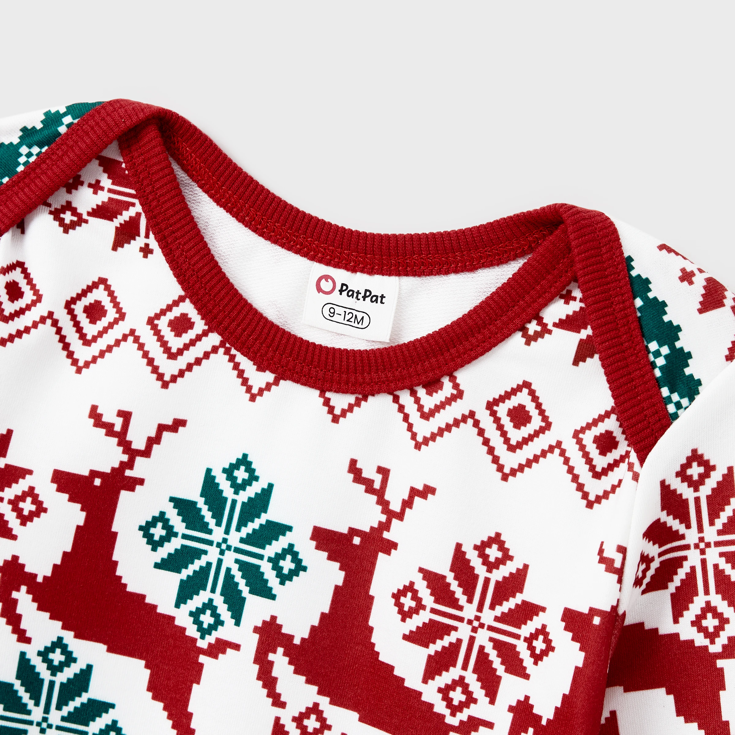 thumbnail image 4 of Sudadera navideña con estampado de renos para toda la familia, 4 of 5
