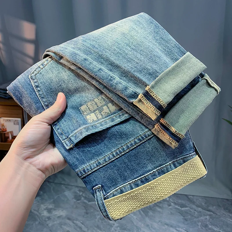 Рисунок 4 - Мужские джинсы с вышивкой