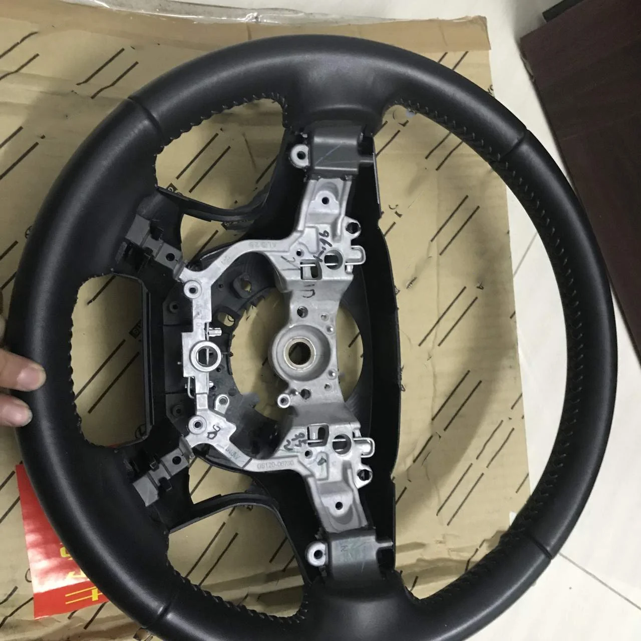 

Horn button assembly steering damper To yo ta Do mi ne er in g La nd Cr ui se r Steering wheel assembly Steering wheel trim cove