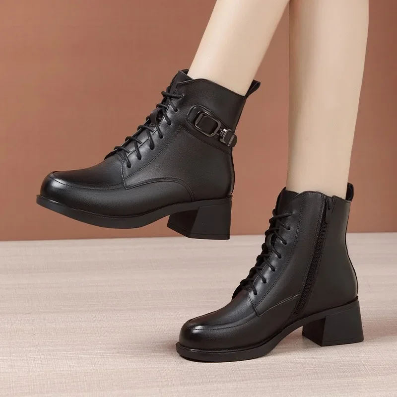 

Lacquer Leather Cross Strap 5cm Thick Heel Martin Boots Women's New British Style Autumn Winter Plush Cotton Boots Size 41